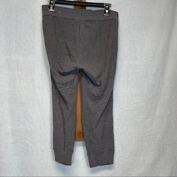 Pink Victoria’s Secret Gray Mid Rise‎ Capri Sweatpants Size XS - Picture 4 of 9